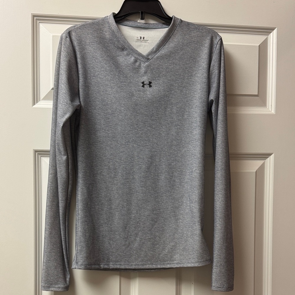 Under Armour Gray Long Sleeved V-Neck Top - Women’s Size M